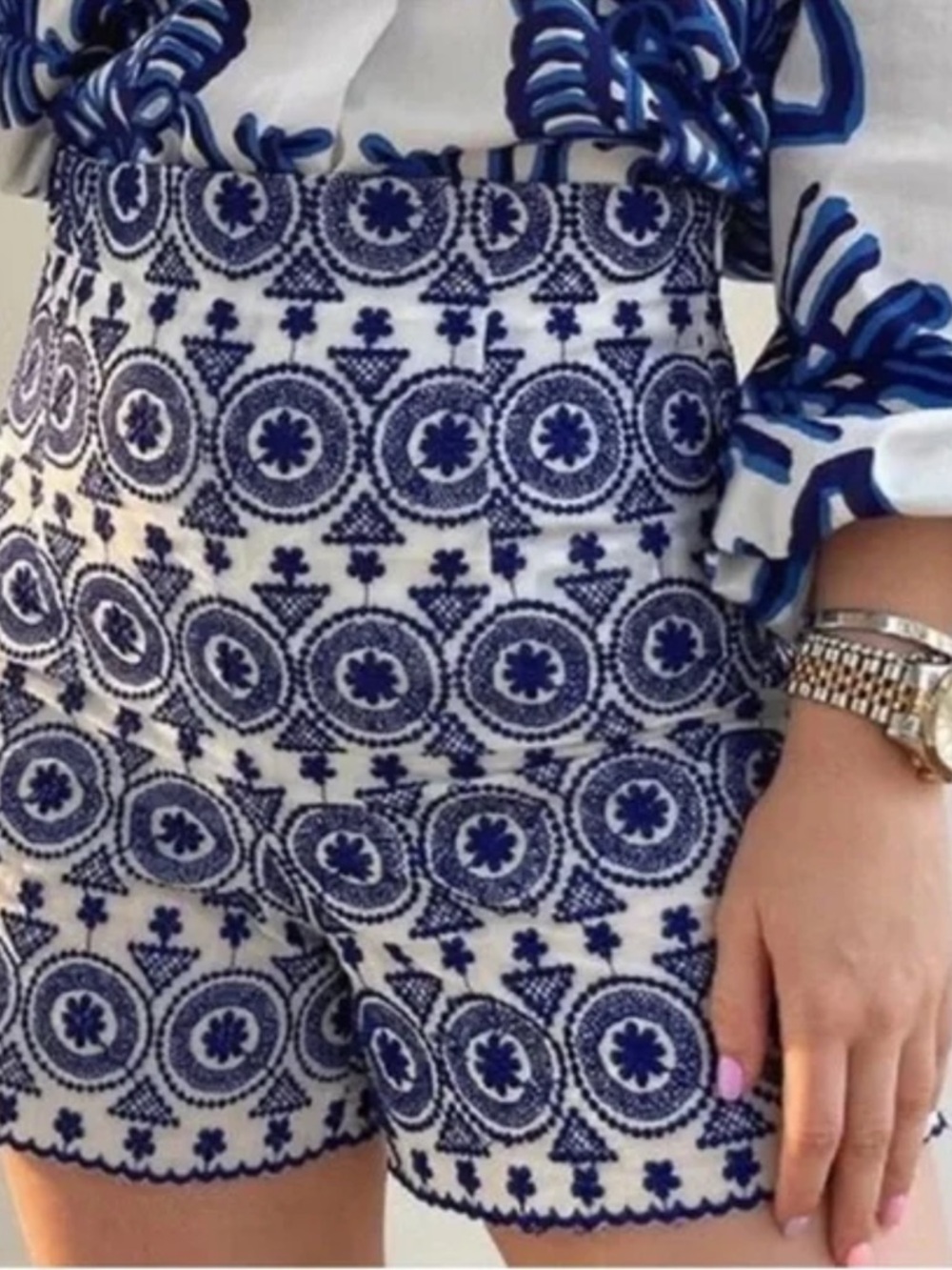 Zara White Blue Embroidered High Rise Scallop Hem Shorts